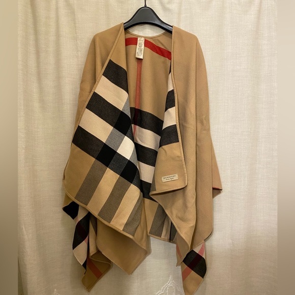 Burberry Charlotte mega check reversible poncho cape wrap scarf - Picture 5 of 10